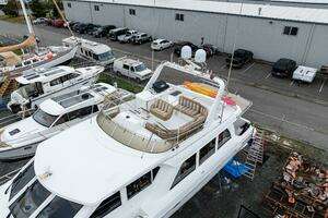 2001 Navigator 61 Pilothouse thumbnail 10