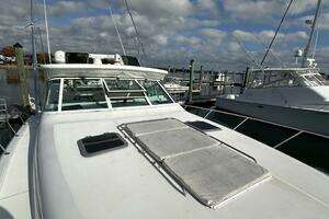 2001 Tiara Yachts 4300 Open thumbnail 20
