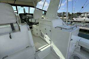 2001 Tiara Yachts 4300 Open thumbnail 7