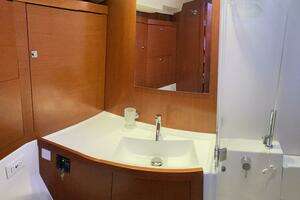 2012 Beneteau Oceanis ICW thumbnail 24