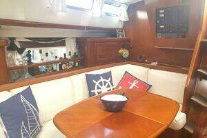 2003 Beneteau Center Cockpit thumbnail 11
