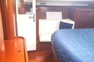 KULEANA 42ft Beneteau Yacht For Sale