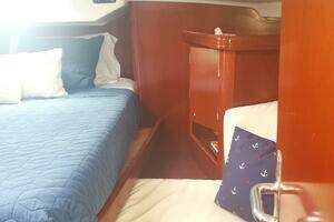2003 Beneteau Center Cockpit thumbnail 24