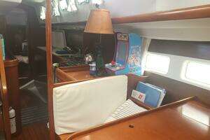 2003 Beneteau Center Cockpit thumbnail 8