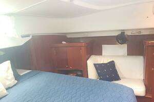 2003 Beneteau Center Cockpit thumbnail 23