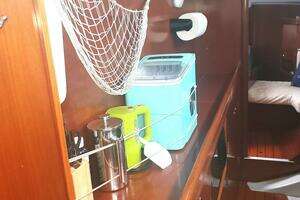 2003 Beneteau Center Cockpit thumbnail 21