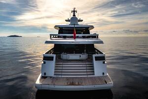 L A U L 130ft Extra Yachts Yacht For Sale