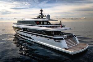 L A U L 130ft Extra Yachts Yacht For Sale