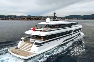 L A U L 130ft Extra Yachts Yacht For Sale