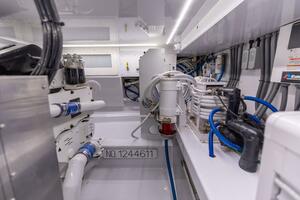 2006 Jim Smith 68 Convertible- Engine Room