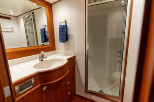 2006 Jim Smith 68 Convertible- Master Stateroom Head