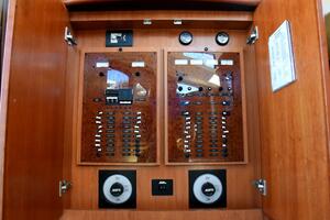 2010 38 Silverton Sedan Bridge - Pura Vida