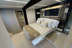 2018 Azimut 66 Flybridge thumbnail 44