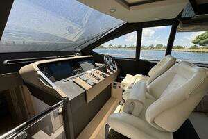 2018 Azimut 66 Flybridge thumbnail 11