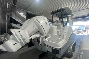 Yamaha Outboards and Swim Platform – Stingray Center Console