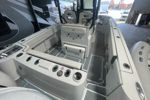 Stingray Center Console Deck Layout – Spacious Aft Cockpit