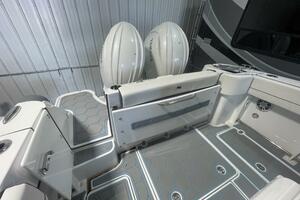 Aft Seating and Transom Storage – Stingray Center Console