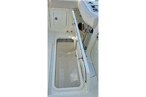 2021 Boston Whaler 405 Conquest thumbnail 54
