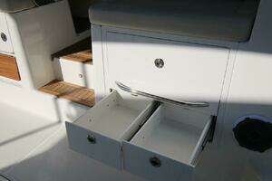 2021 Boston Whaler 405 Conquest thumbnail 51