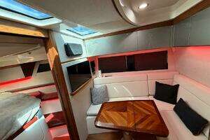 2021 Boston Whaler 405 Conquest thumbnail 28