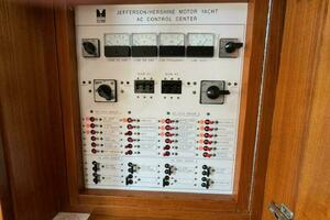 Johnson  amp  Johnson 52ft Jefferson Yacht For Sale