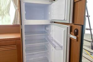 Refrigerator & Freezer