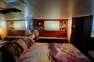Concrete Idea 48ft Hatteras Yacht For Sale