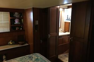 Concrete Idea 48ft Hatteras Yacht For Sale