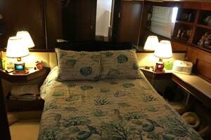 Concrete Idea 48ft Hatteras Yacht For Sale