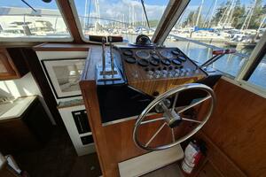 37ft Tollycraft Yacht For Sale