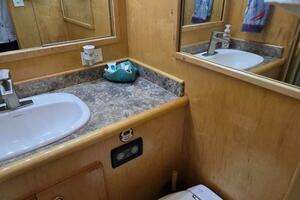 1998 Navigator 5300 thumbnail 76
