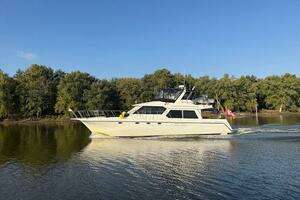1998 Navigator 5300 thumbnail 1
