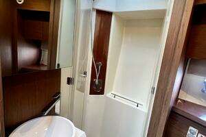 2017 Beneteau Monte Carlo 4 thumbnail 29