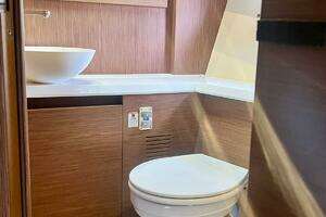 2017 Beneteau Monte Carlo 4 thumbnail 27