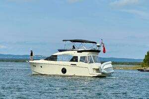 2017 Beneteau Monte Carlo 4 thumbnail 3