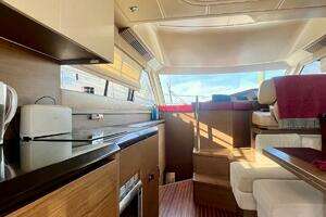 2017 Beneteau Monte Carlo 4 thumbnail 9