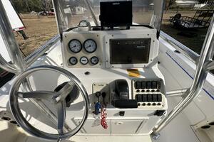 24ft NauticStar Yacht For Sale