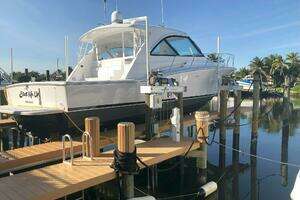 2020 Hatteras GT45 Express thumbnail 3