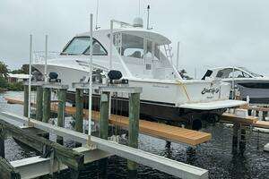 2020 Hatteras GT45 Express thumbnail 8