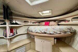 1996 Cruisers Yachts 4285 Express Bridge thumbnail 13