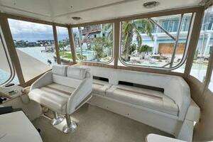 1996 Cruisers Yachts 4285 Express Bridge thumbnail 23