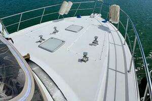 1996 Cruisers Yachts 4285 Express Bridge thumbnail 27