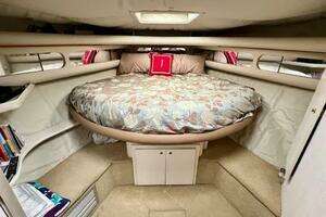 1996 Cruisers Yachts 4285 Express Bridge thumbnail 12