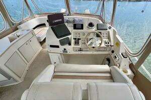 1996 Cruisers Yachts 4285 Express Bridge thumbnail 9