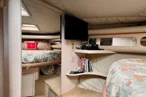 1996 Cruisers Yachts 4285 Express Bridge thumbnail 14