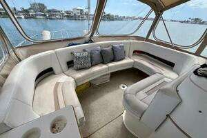 1996 Cruisers Yachts 4285 Express Bridge thumbnail 24