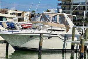 1996 Cruisers Yachts 4285 Express Bridge thumbnail 1