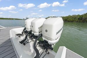 2022 Sea Ray SLX 400 Outboard SEA N SEA