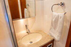 2015 Tiara Yachts 4300 Open thumbnail 13