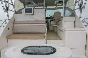 2015 Tiara Yachts 4300 Open thumbnail 5